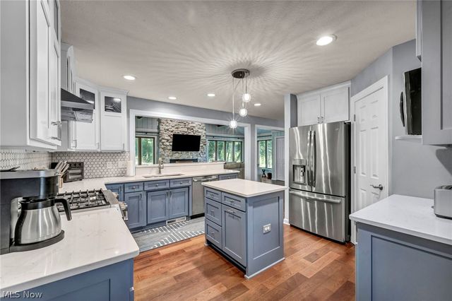 6827 Cranbrook Drive, Brecksville, OH 44141