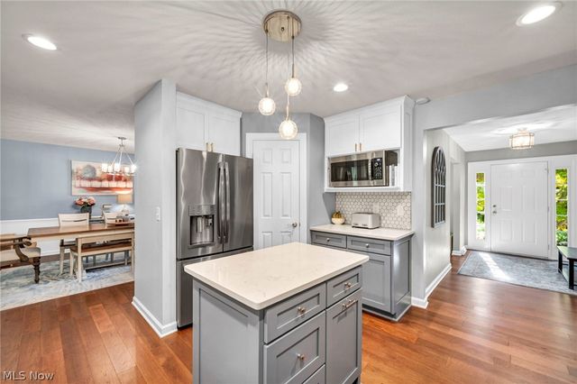6827 Cranbrook Drive, Brecksville, OH 44141