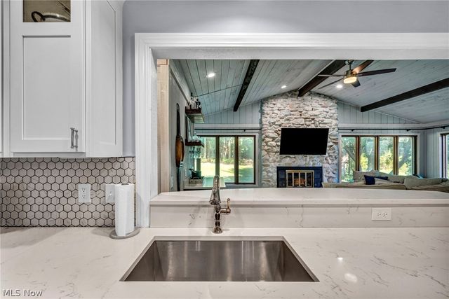 6827 Cranbrook Drive, Brecksville, OH 44141