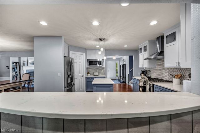 6827 Cranbrook Drive, Brecksville, OH 44141