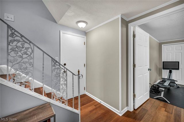6827 Cranbrook Drive, Brecksville, OH 44141