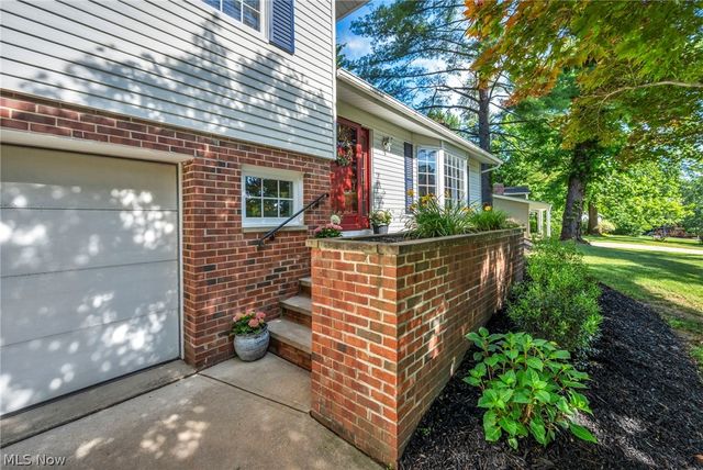 6827 Cranbrook Drive, Brecksville, OH 44141