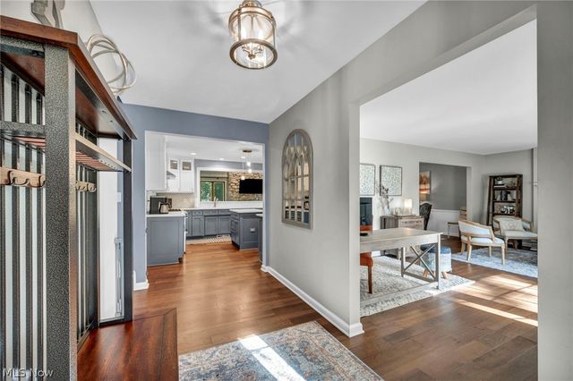6827 Cranbrook Drive, Brecksville, OH 44141