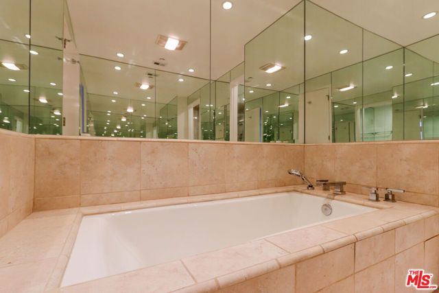 200 N Swall Drive 462, Beverly Hills, CA 90211