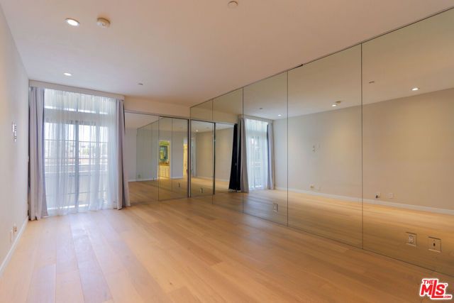 200 N Swall Drive 462, Beverly Hills, CA 90211