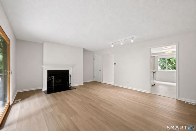 148 Conestoga Way 148, Glastonbury, CT 06033