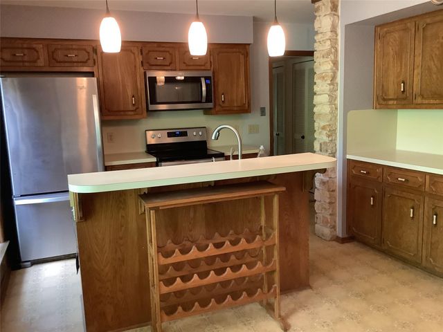 25 Shady Grove LN, Wimberley, TX 78676