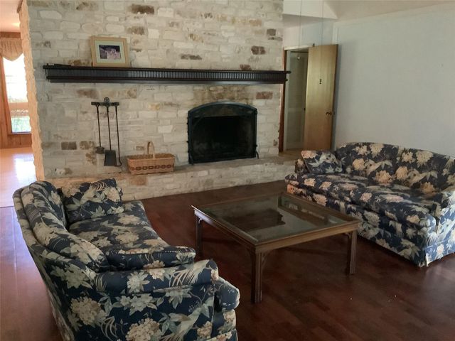 25 Shady Grove LN, Wimberley, TX 78676
