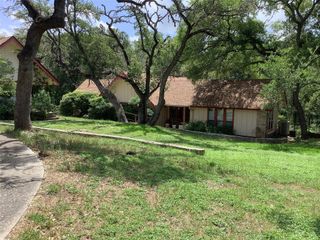 25 Shady Grove LN, Wimberley, TX 78676