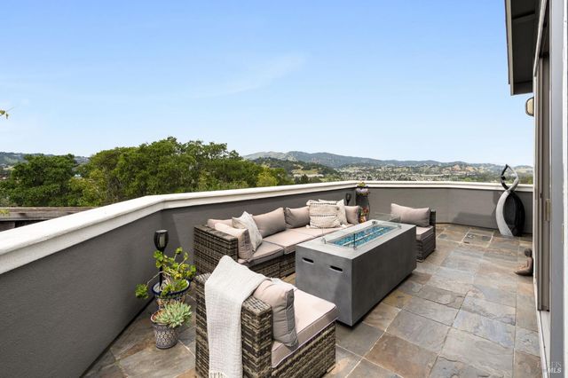 11 Edgehill Way, San Rafael, CA 94903