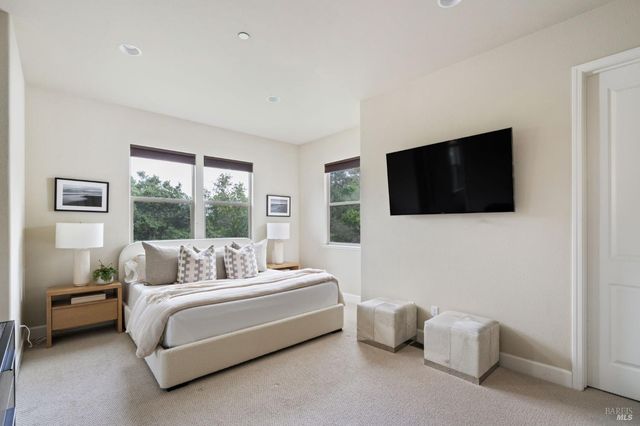 11 Edgehill Way, San Rafael, CA 94903