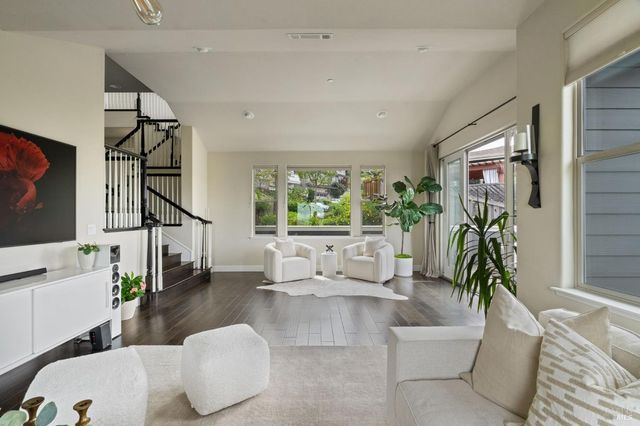 11 Edgehill Way, San Rafael, CA 94903