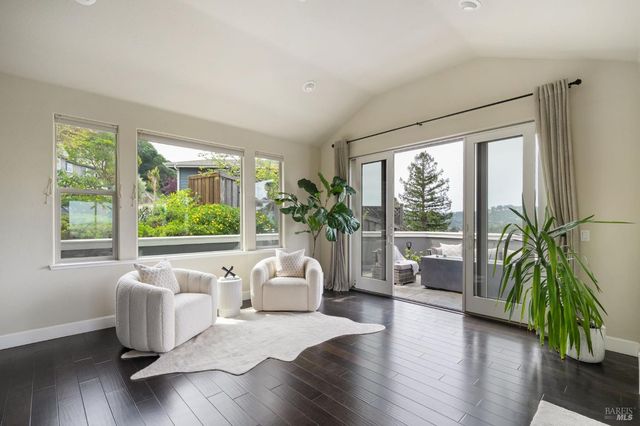 11 Edgehill Way, San Rafael, CA 94903