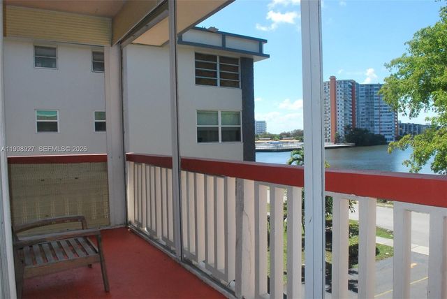 18707 NE 14th Avenue 733, Miami, FL 33179