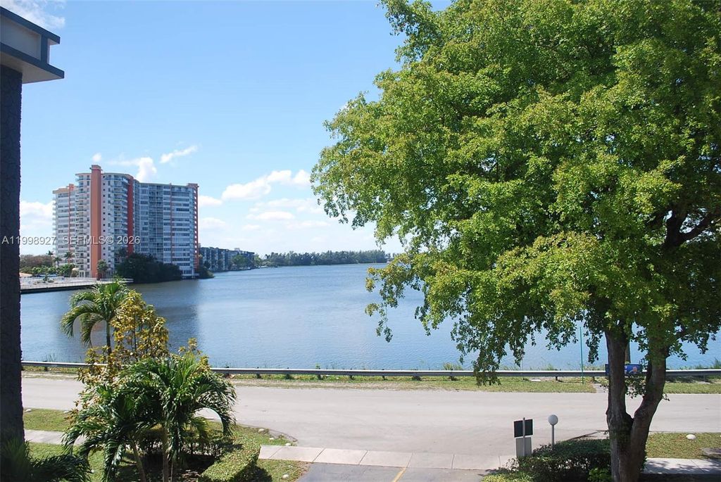 18707 NE 14th Avenue 733, Miami, FL 33179