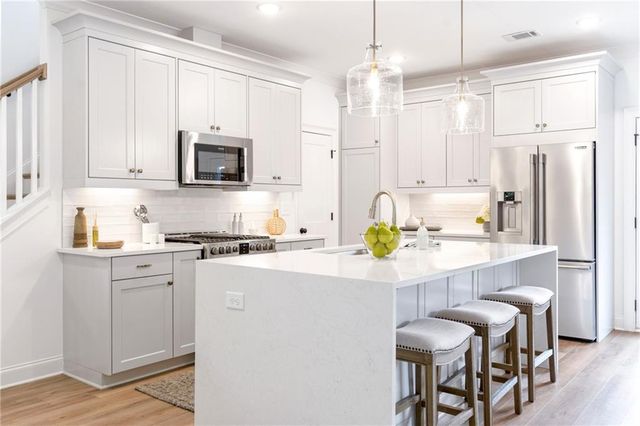 3338 Springhaven Avenue, Hapeville, GA 30354