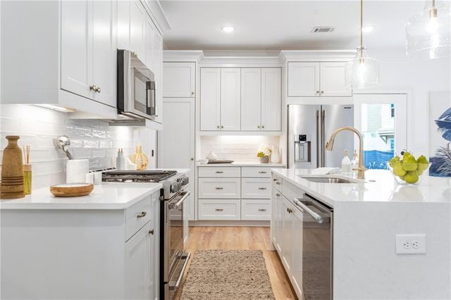 3338 Springhaven Avenue, Hapeville, GA 30354