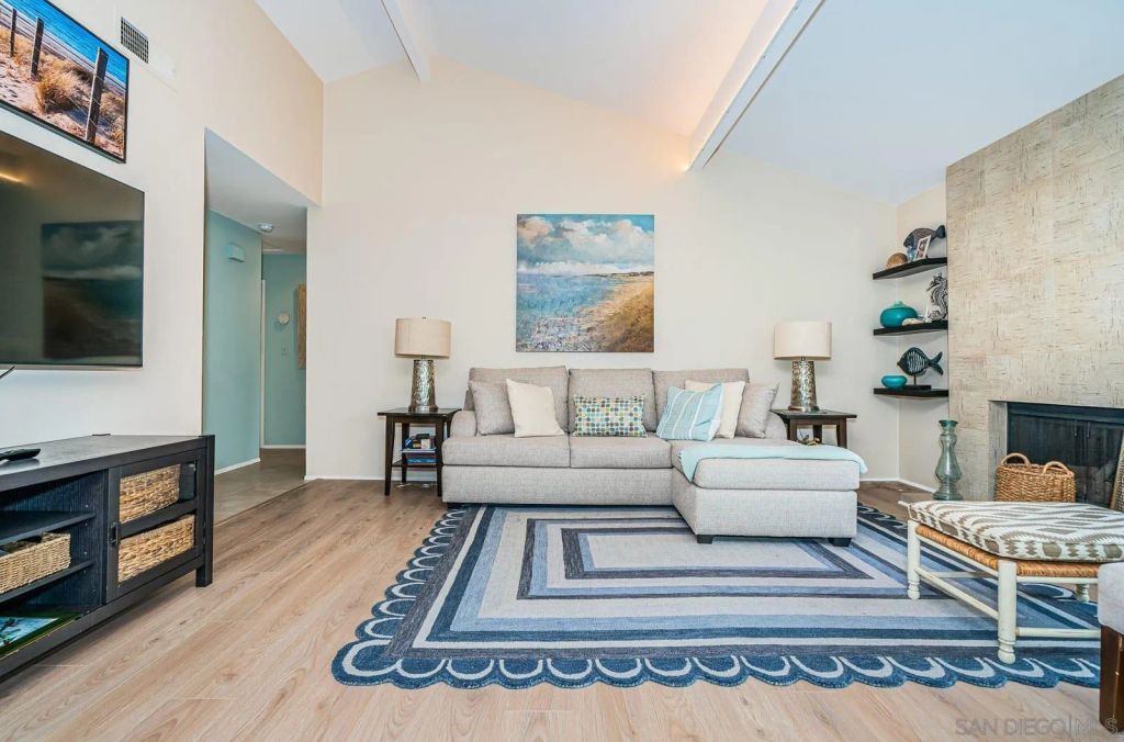 901 Caminito Madrigal E, Carlsbad, CA 92011