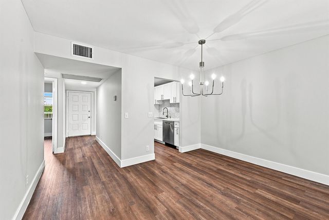 1400 SW 124th Terrace 202Q, Pembroke Pines, FL 33027