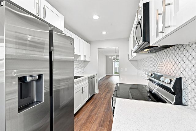 1400 SW 124th Terrace 202Q, Pembroke Pines, FL 33027
