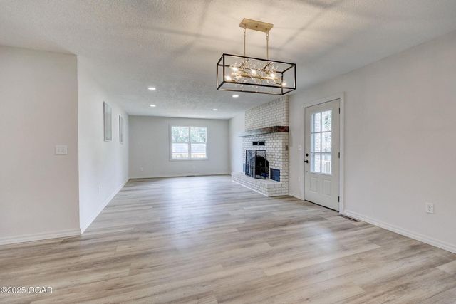 915 W Kensington Road, Joplin, MO 64801