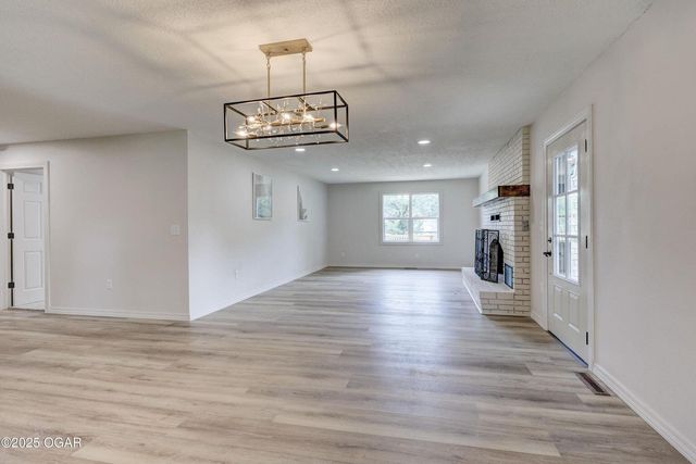 915 W Kensington Road, Joplin, MO 64801