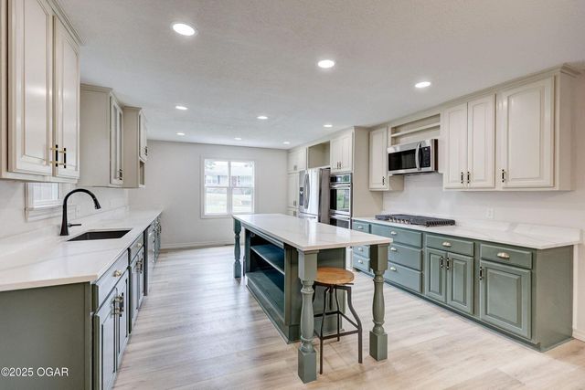 915 W Kensington Road, Joplin, MO 64801