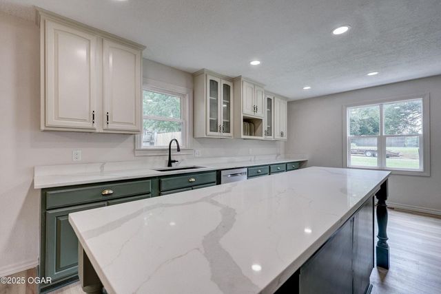 915 W Kensington Road, Joplin, MO 64801