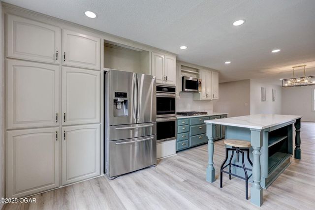 915 W Kensington Road, Joplin, MO 64801