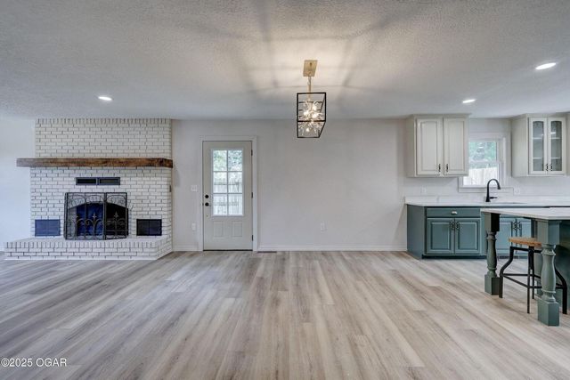 915 W Kensington Road, Joplin, MO 64801