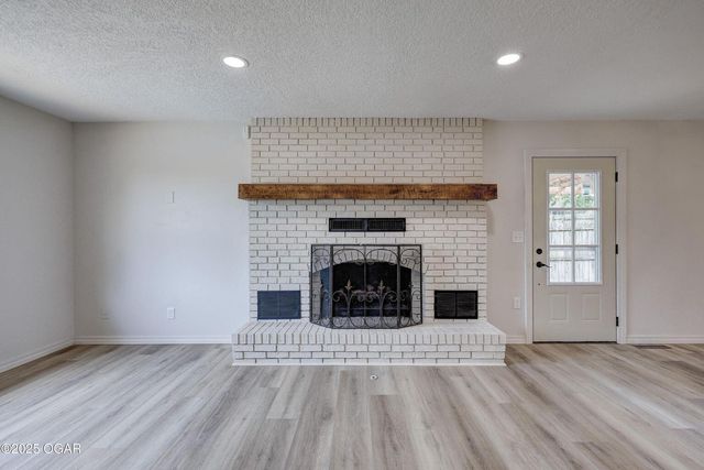 915 W Kensington Road, Joplin, MO 64801