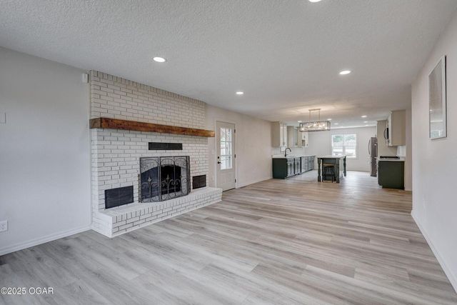 915 W Kensington Road, Joplin, MO 64801