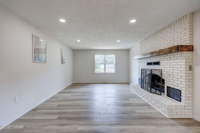 915 W Kensington Road, Joplin, MO 64801