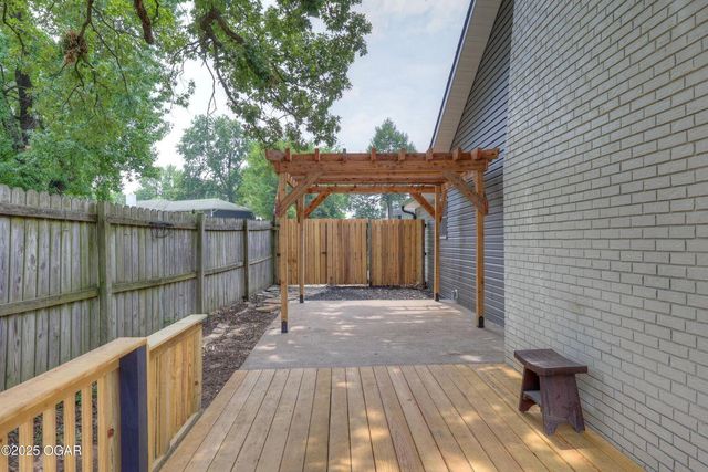 915 W Kensington Road, Joplin, MO 64801