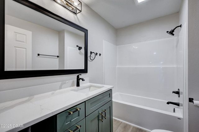 915 W Kensington Road, Joplin, MO 64801