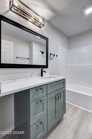 915 W Kensington Road, Joplin, MO 64801