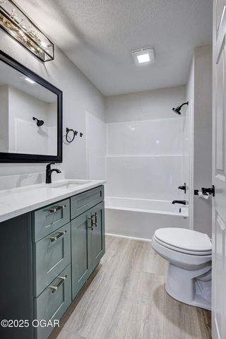 915 W Kensington Road, Joplin, MO 64801