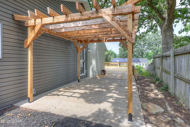 915 W Kensington Road, Joplin, MO 64801