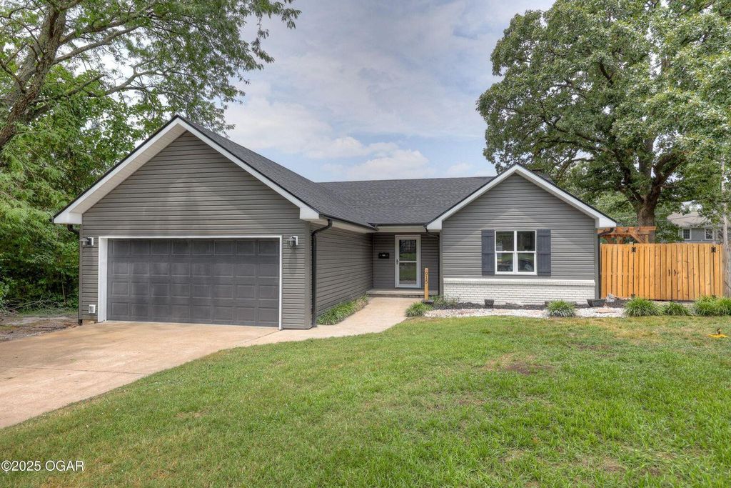 915 W Kensington Road, Joplin, MO 64801