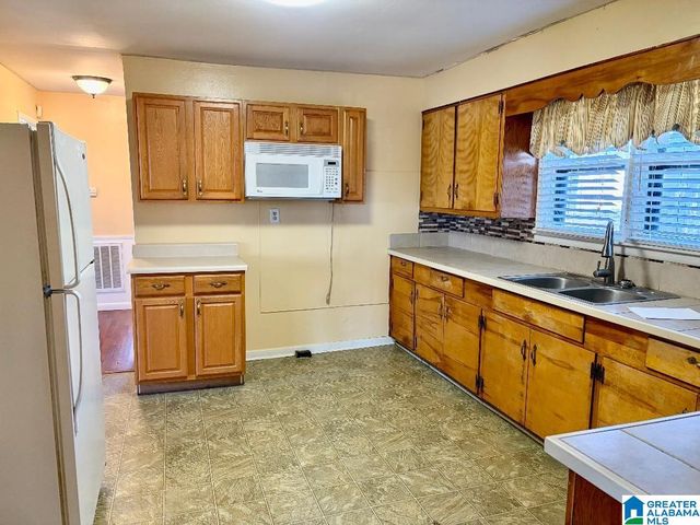 111 FLORENCE STREET, Bessemer, AL 35023