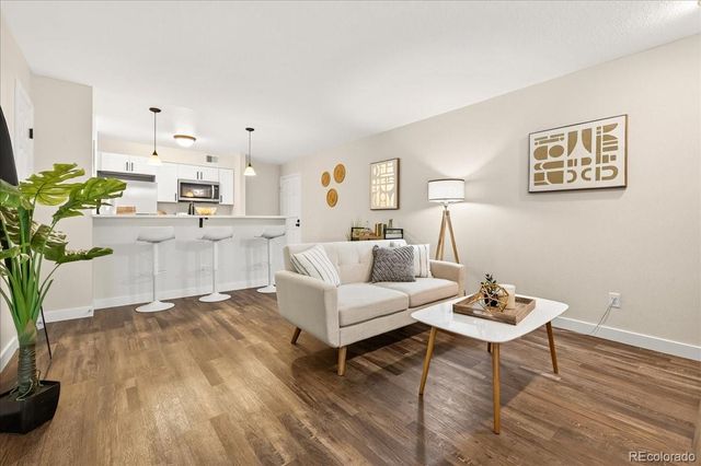 2575 S Syracuse Way I06, Denver, CO 80231