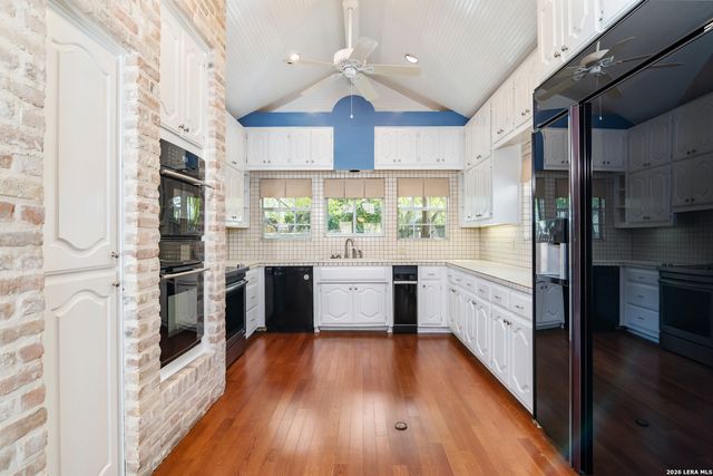 6 PLUM LN, San Antonio, TX 78218