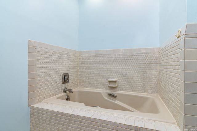 6 PLUM LN, San Antonio, TX 78218