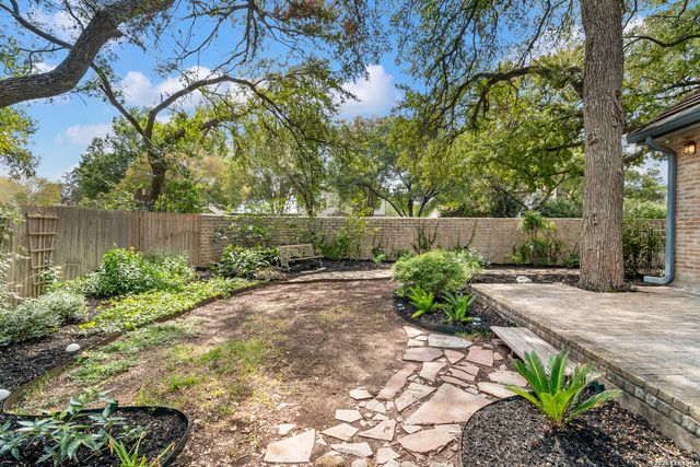 6 PLUM LN, San Antonio, TX 78218