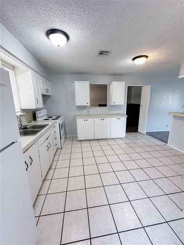 106 Oak, Elgin, OK 73538