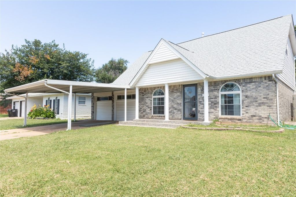 1013 NW 6th Street, Moore, OK 73160