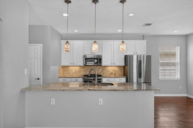 1013 Wenk Drive, Aubrey, TX 76227