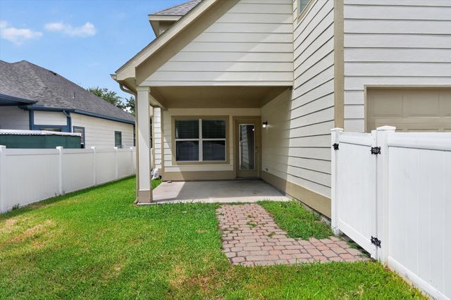 1013 Wenk Drive, Aubrey, TX 76227