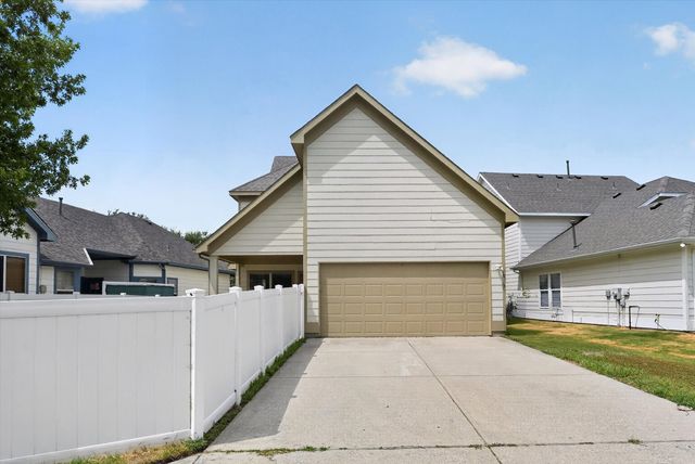 1013 Wenk Drive, Aubrey, TX 76227