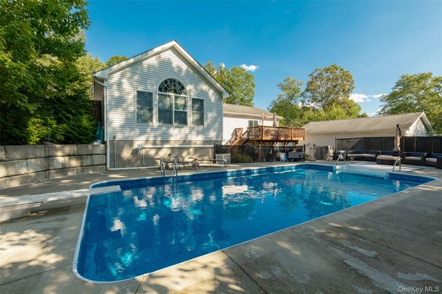 41 Martin Drive, Poughkeepsie, NY 12603